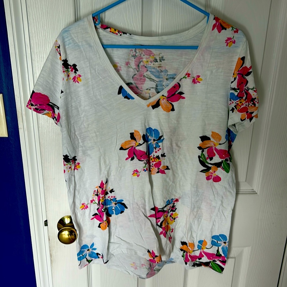 Old Navy White Floral V-Neck Short Sleeve Tee